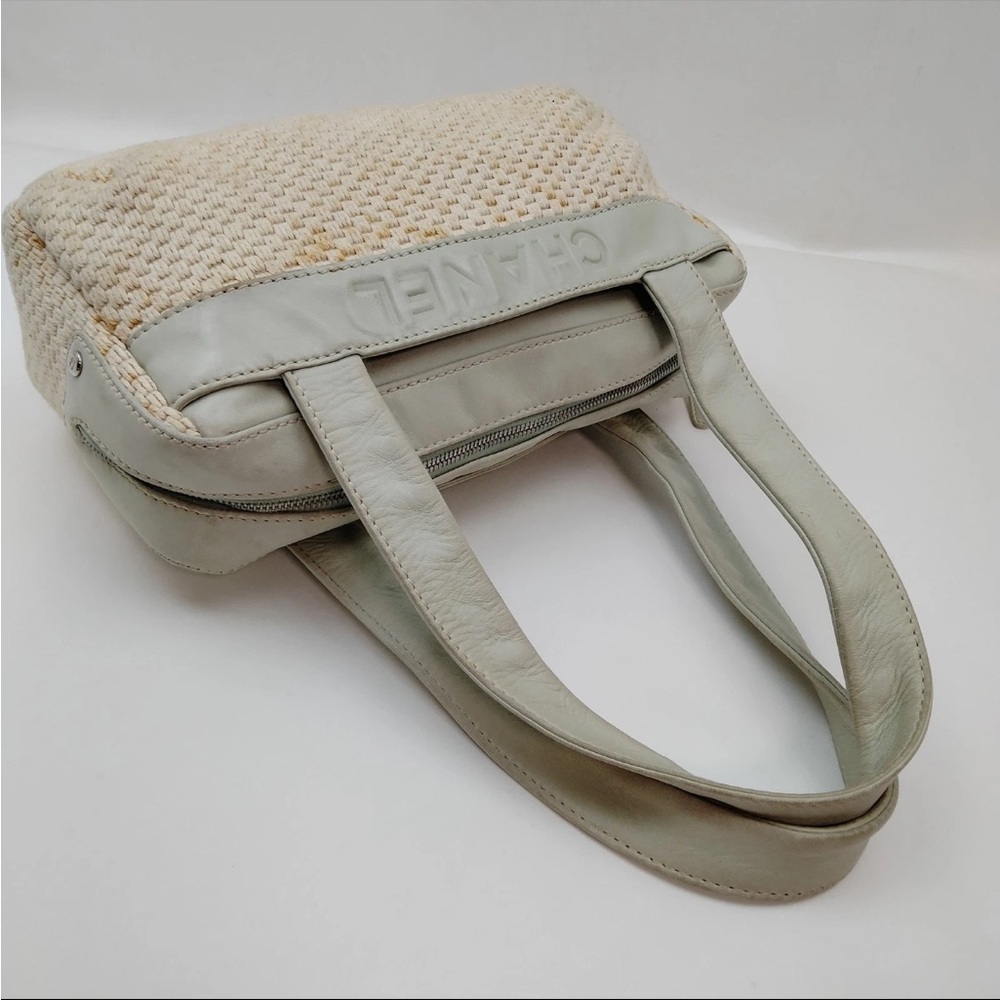 Chanel White Quilted Shoulder Bag with COA - has stains - Picture 5 of 10